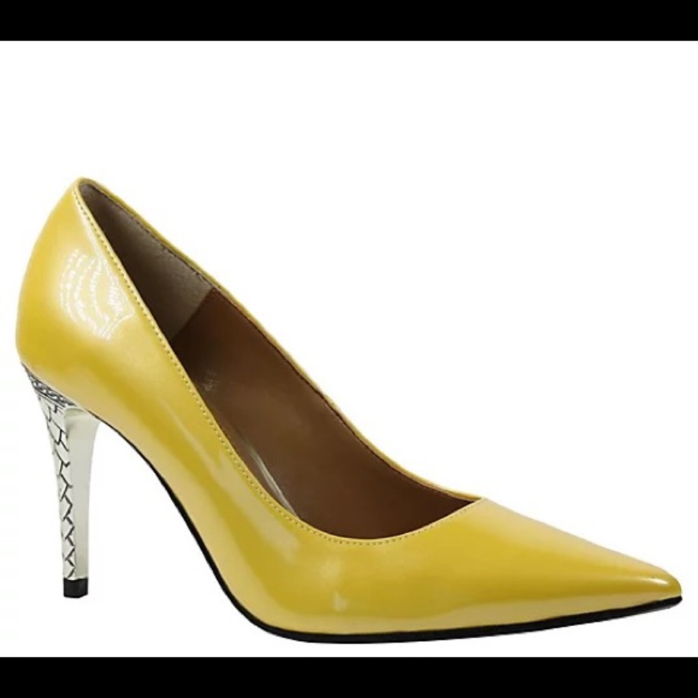 ISO J.Renee Maressa Lemon heel in 7 or 7.5.